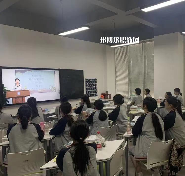 江蘇南京技師學(xué)院2022年報名條件、招生要求、招生對象