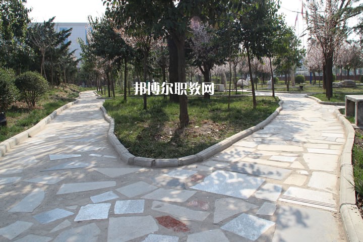 陜西華山技師學院2022年招生辦聯(lián)系電話