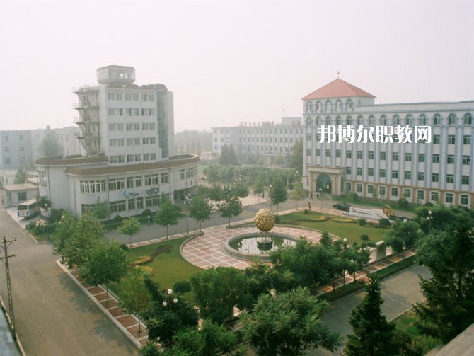 重慶五里店職業(yè)中學(xué)2022年學(xué)費(fèi)、收費(fèi)多少 