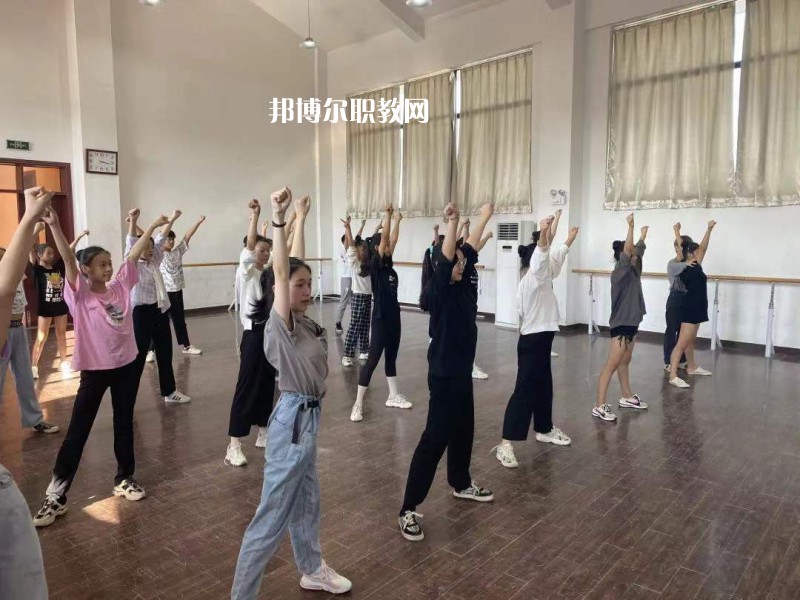 無錫文化藝術(shù)學(xué)校2022年報(bào)名條件、招生要求、招生對象