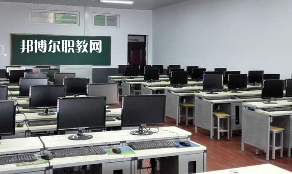 杭州2022年計算機(jī)學(xué)校有男生嗎