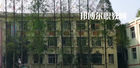 成都恒輝技工學(xué)校2022年學(xué)費(fèi)、收費(fèi)多少