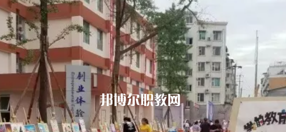 天府成人中等專業(yè)學(xué)校2022年學(xué)費、收費多少