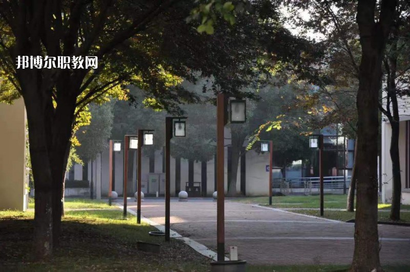 蘇州高等幼兒師范學校2022年招生辦聯(lián)系電話