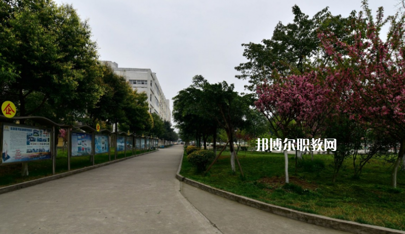 四川省廣漢市職業(yè)中專學(xué)校怎么樣、還不好