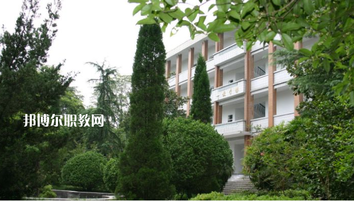 重慶紅春藤技工學(xué)校2022年學(xué)費(fèi)、收費(fèi)多少