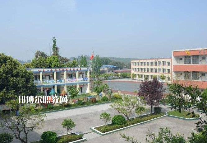 重慶巴南職業(yè)教育中心2022年報(bào)名條件、招生要求、招生對(duì)象
