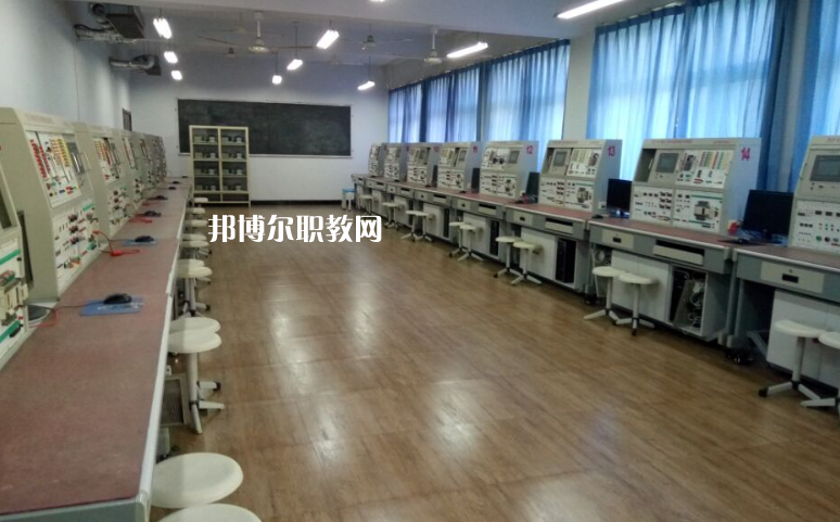 秦皇島現(xiàn)代經(jīng)濟(jì)中等專業(yè)學(xué)校2022年報(bào)名條件、招生要求、招生對(duì)象