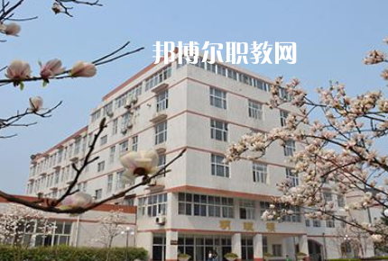 瀘州醫(yī)學院衛(wèi)生學校招生簡章