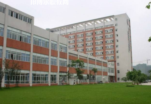 德陽(yáng)中德工業(yè)技術(shù)學(xué)校2022年學(xué)費(fèi)、收費(fèi)多少
