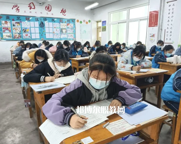 平?jīng)隼砉ぶ械葘I(yè)學(xué)校2022年報(bào)名條件、招生要求、招生對(duì)象