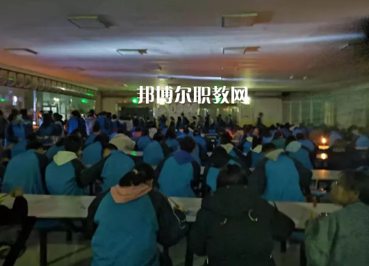 平?jīng)隼砉ぶ械葘?zhuān)業(yè)學(xué)校2022年招生辦聯(lián)系電話