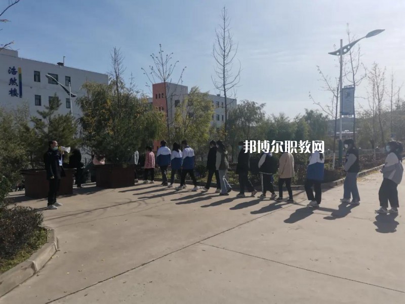 華亭職業(yè)教育中心2022年學(xué)費、收費多少