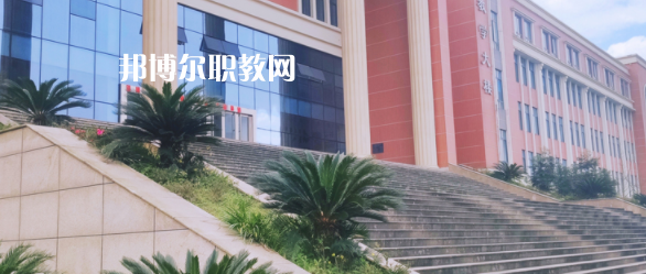 樂山市醫(yī)藥科技高級技工學(xué)校成都校區(qū)2022年報名條件、招生要求、招生對象