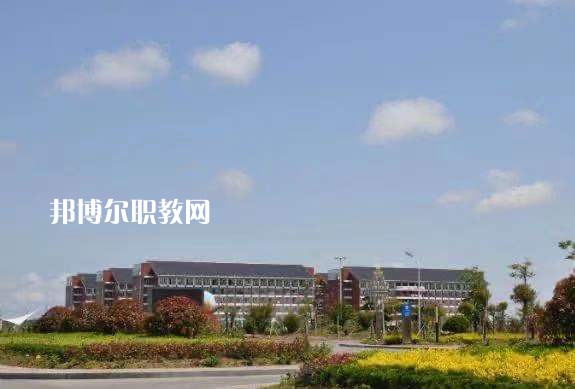 龍陵縣職業(yè)高級(jí)中學(xué)2022年報(bào)名條件、招生要求、招生對(duì)象