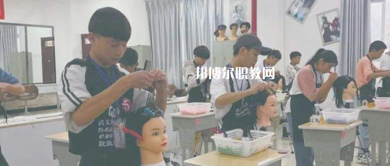 都勻工商管理學(xué)校2022年學(xué)費、收費多少