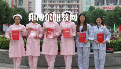 廉江市衛(wèi)生職業(yè)技術(shù)學(xué)校2022年報名條件、招生要求、招生對象
