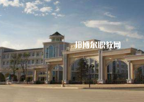 重慶商務(wù)高級技工學(xué)校2022年報(bào)名條件、招生要求、招生對象