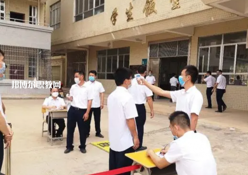 信宜丁堡高級職業(yè)技術學校2022年招生辦聯(lián)系電話