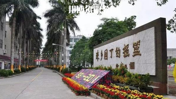 欽州合浦師范學(xué)校2022年報名條件、招生要求、招生對象
