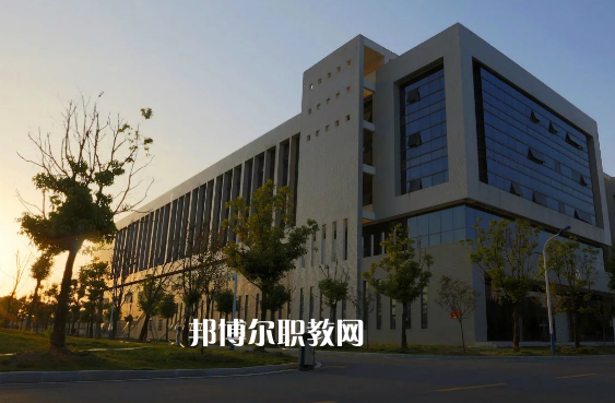 安徽阜陽技師學(xué)院2022年報(bào)名條件、招生要求、招生對(duì)象