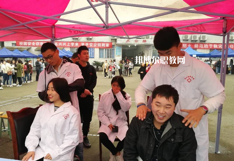 四川內(nèi)江醫(yī)科學(xué)校2022年報(bào)名條件、招生要求、招生對(duì)象