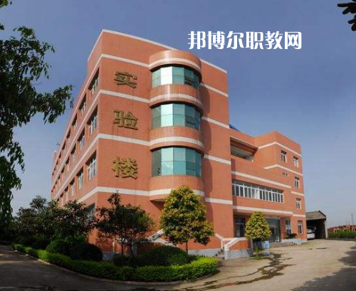 重慶渝東技工學校2022年報名條件、招生要求、招生對象