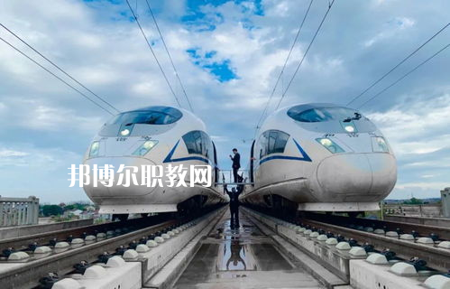 蘭州2022年軌道交通學校中專升大?？际裁? width=