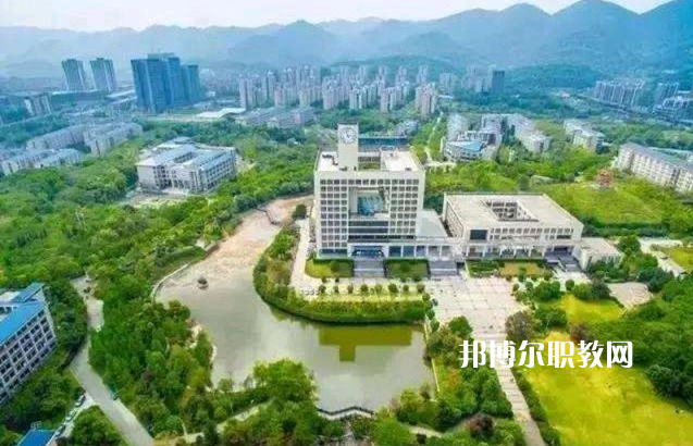 重慶醫(yī)科學(xué)校2022年報名條件、招生要求、招生對象