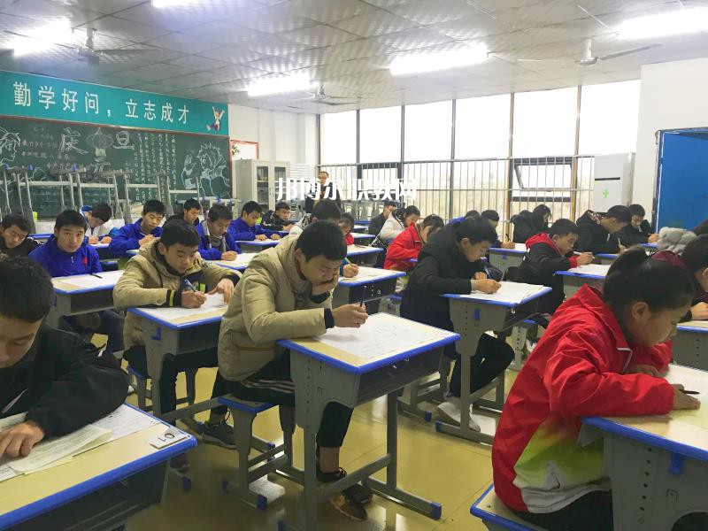 四川達州鳳凰職業(yè)技術(shù)學(xué)校2022年報名條件、招生要求、招生對象