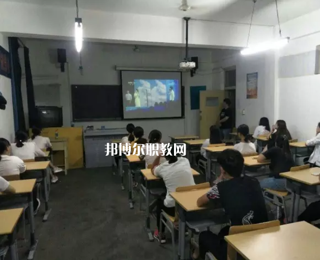 石家莊經(jīng)貿(mào)學(xué)校2022年報(bào)名條件、招生要求、招生對(duì)象