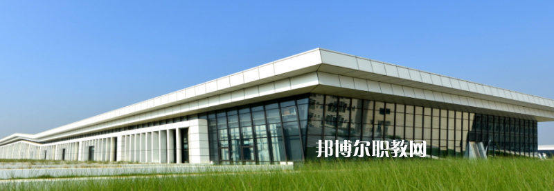 成都交通高級(jí)技工學(xué)校2022年學(xué)費(fèi)、收費(fèi)多少