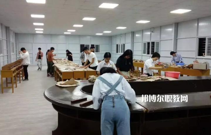 汕頭中醫(yī)藥技工學(xué)校2022年報(bào)名條件、招生要求、招生對(duì)象 