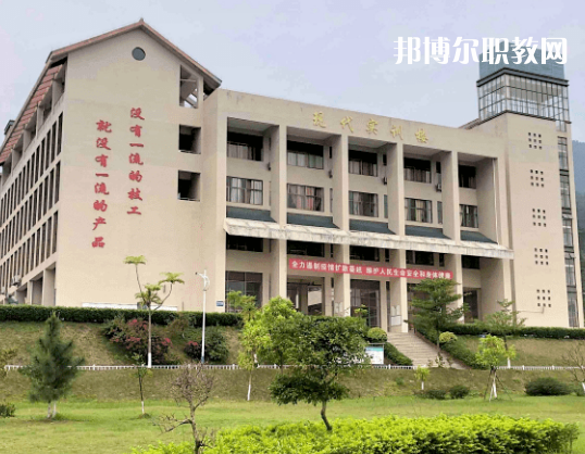 云浮高級技工學(xué)校2022年報名條件、招生要求、招生對象 