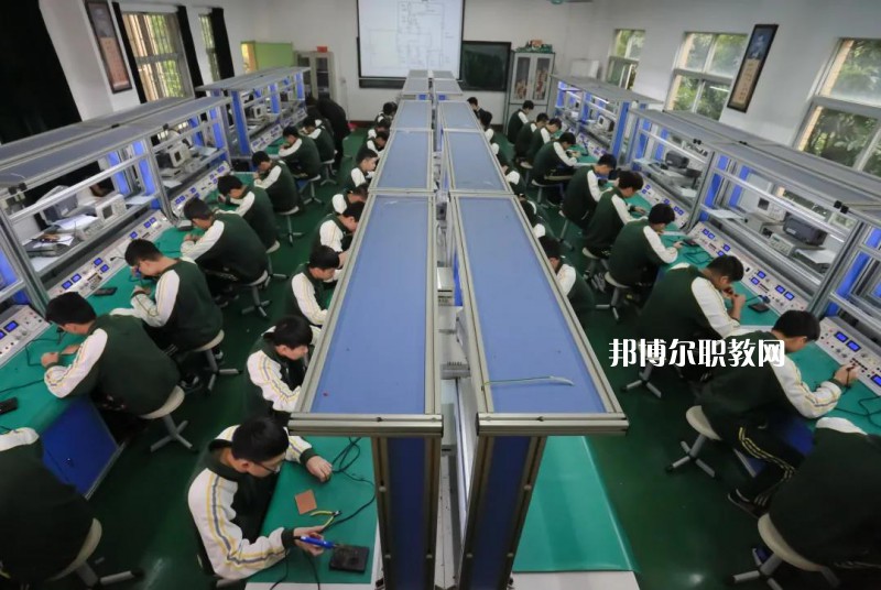 東莞商業(yè)學(xué)校2022年報(bào)名條件、招生要求、招生對象