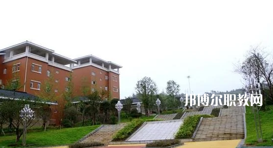 廣東新興中藥學(xué)校2022年報名條件、招生要求、招生對象