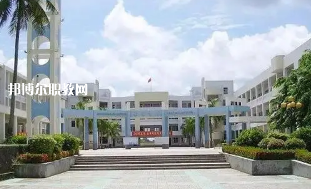 海南農(nóng)墾衛(wèi)生學(xué)校2022年報名條件、招生要求、招生對象