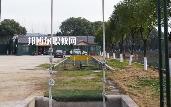 武漢華中藝術(shù)學校2022年招生辦聯(lián)系電話