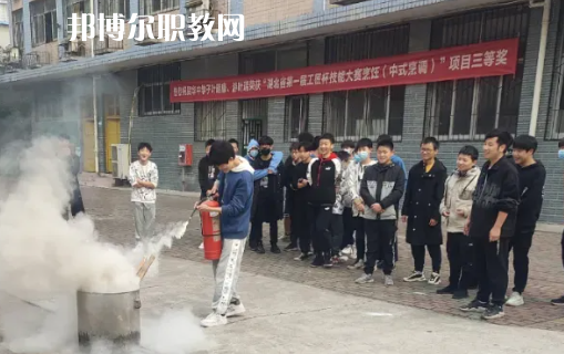 華中信息商務(wù)技工學(xué)校2022年報(bào)名條件、招生要求、招生對(duì)象