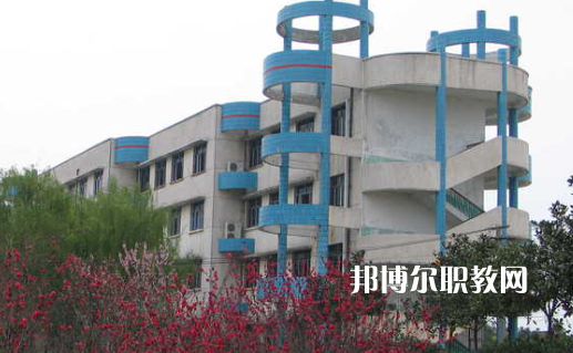 武漢第二高級(jí)技工學(xué)校2022年報(bào)名條件、招生要求、招生對(duì)象