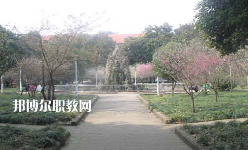 湖北汽車工業(yè)實(shí)驗(yàn)技工學(xué)校2022年報(bào)名條件、招生要求、招生對象