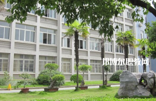 湖北十堰職業(yè)技術(shù)集團學校2022年招生辦聯(lián)系電話