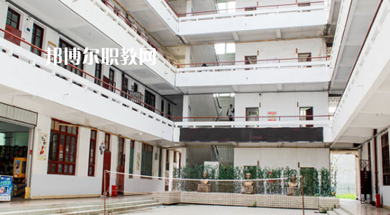 福建新華技術(shù)學(xué)校2023年學(xué)費、收費多少
