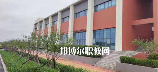 2023青島西大技工學(xué)校招生計劃 招生人數(shù)是多少(附要求、條件、對象)