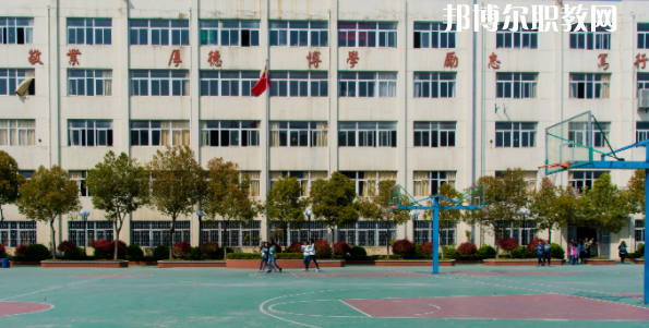 南京工業(yè)技術(shù)學(xué)校地址在哪里，哪個地區(qū)，哪個城市?