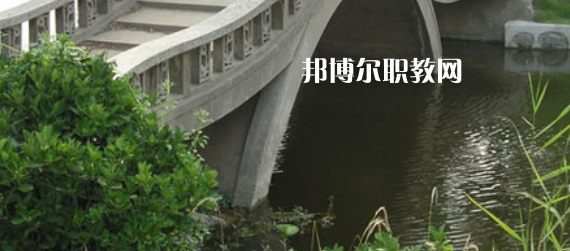 淮安市洪澤區(qū)技工學(xué)校地址在哪里，哪個(gè)地區(qū)，哪個(gè)城市?