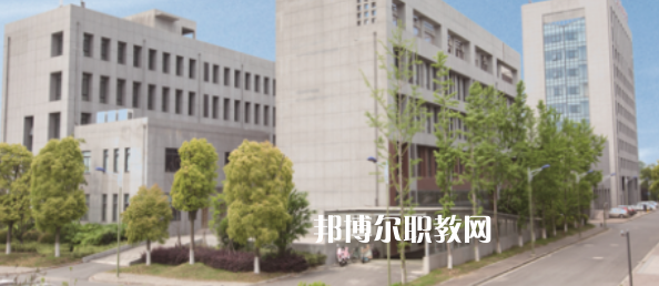 江蘇省邗江中等專業(yè)學校地址在哪里，哪個地區(qū)，哪個城市?