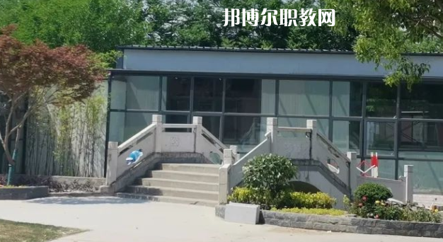 泰州市姜堰區(qū)江淮職業(yè)高級中學地址在哪里，哪個地區(qū)，哪個城市?