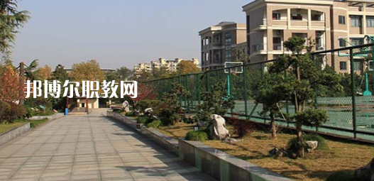 杭州市城西中學(xué)職高部地址在哪里，哪個地區(qū)，哪個城市?