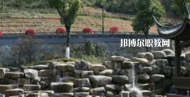 杭州市富陽區(qū)職業(yè)高級中學(xué)地址在哪里，哪個地區(qū)，哪個城市?